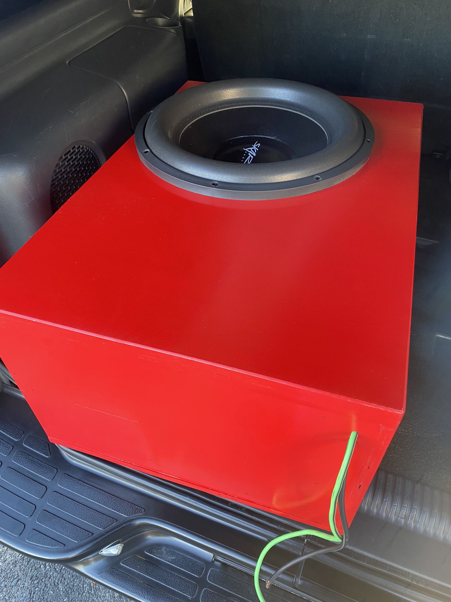 skar 18inch speaker with custom box 