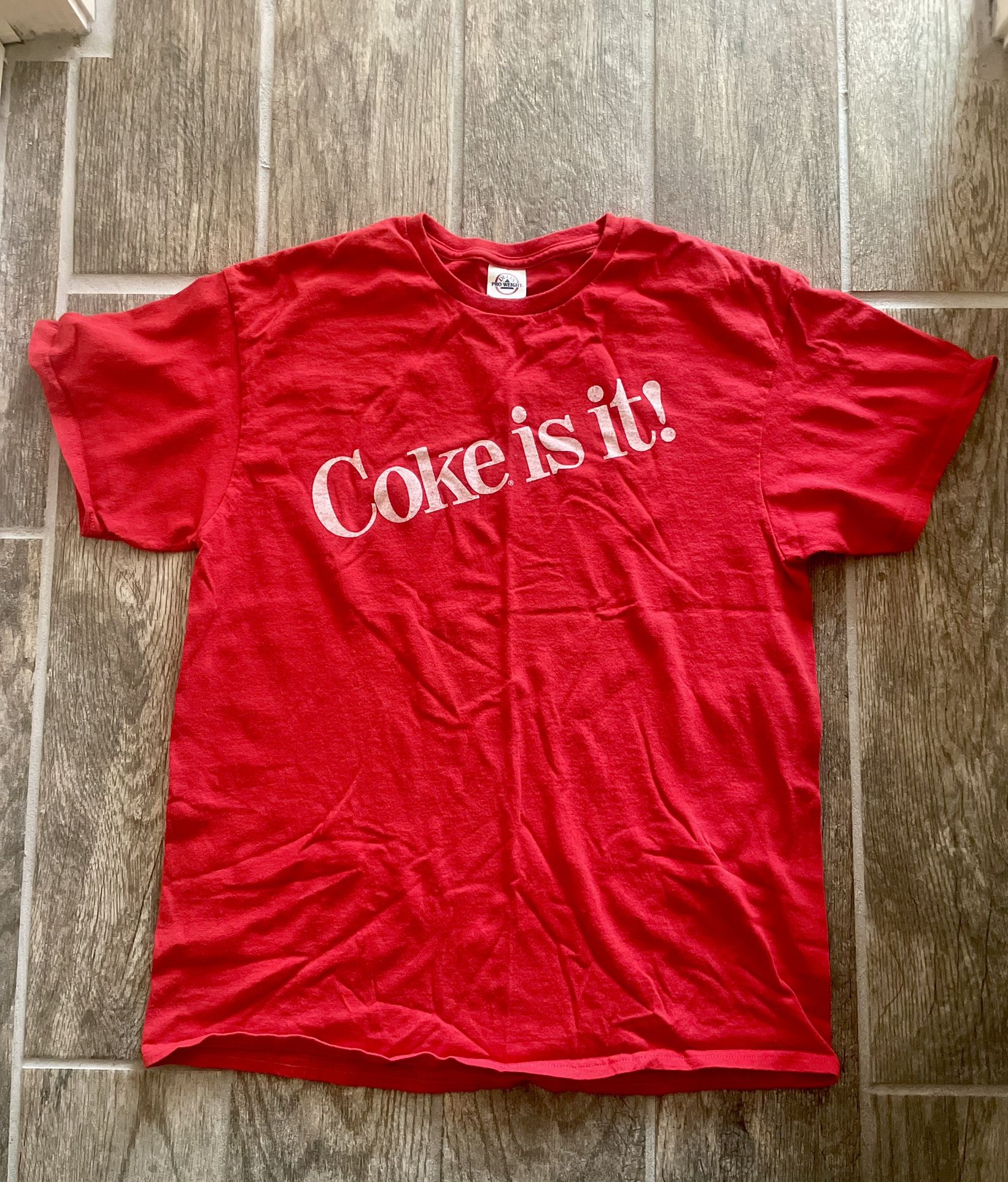 Vintage “Coke Is It” Tee Red Delta Pro Weight T Shirt Mens Size L