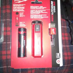 Milwaukee Redlithiumuab3.0 Power Source And Portable Charger