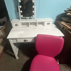Desk With Make Up Mirror 
