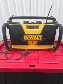 DEWALT DW911 WORK SITE RADIO/CHARGER