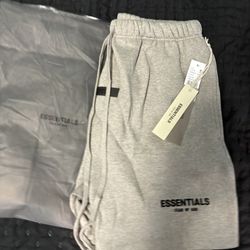 essential shorts size M