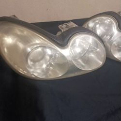 Headlights For A 2009 HYUNDAI SONATA FOUR-DOOR 