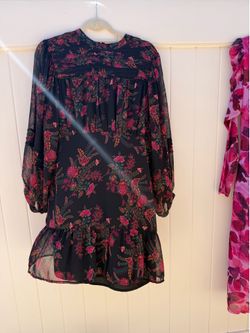 Beautiful dress size medium never worn