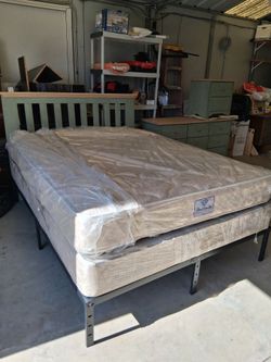QUEEN MATTRESS