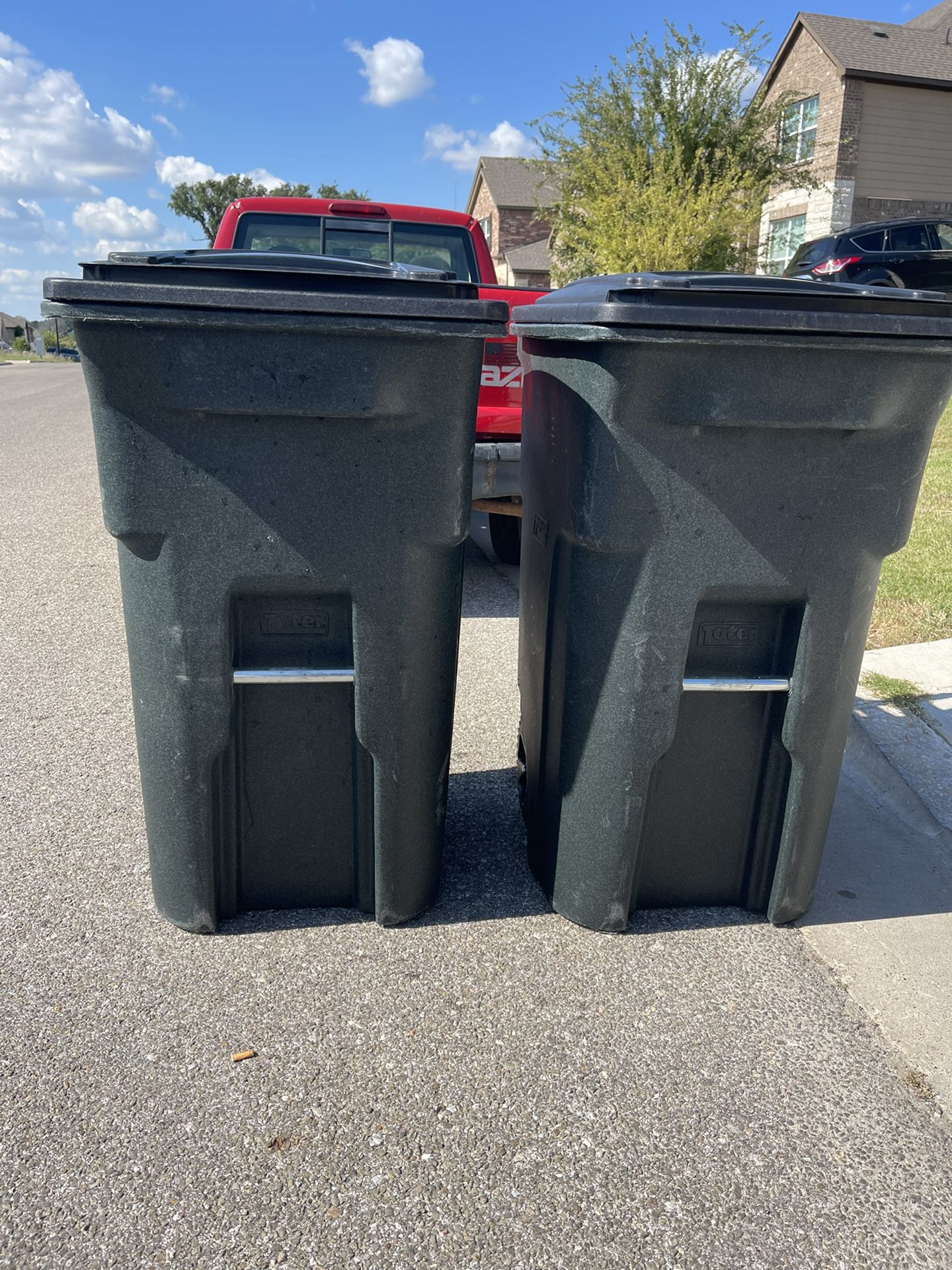 Toter 64 Gal Trash Cans
