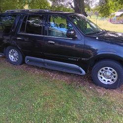 Black Lincoln Navigator 1999