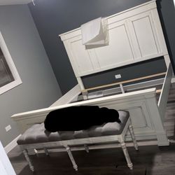 Jennily King Panel Bed 