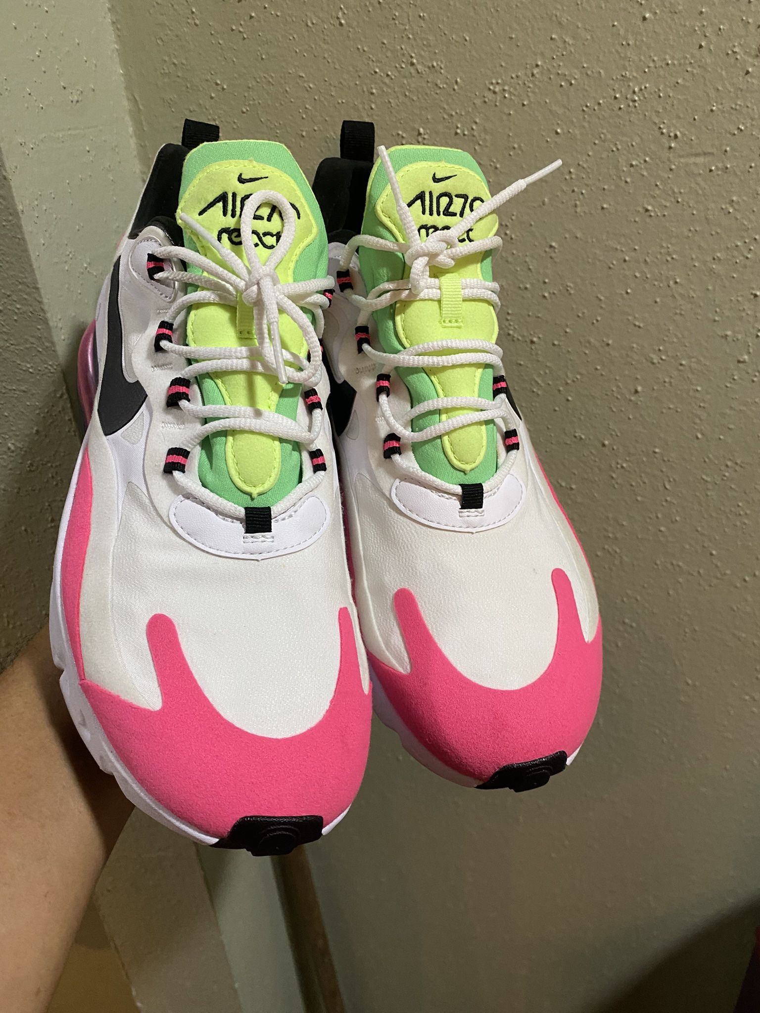 Nike Air Max 270 React  White Black Hyper Pink Shoes women’s size 11 mans 9.5
