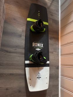 Ronix District 144 Wakeboard with Bindings