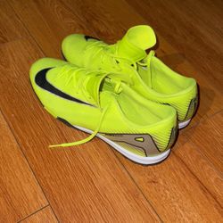 Nike Men’s Indoor Soccer Shoes 