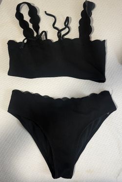 Women’s M Black Scalloped 2 piece bathing suit