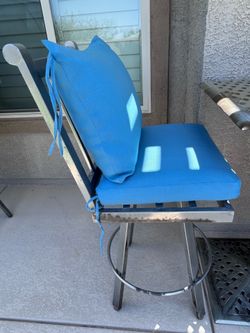 2 high stool chairs