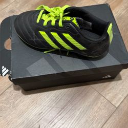 Soccer Shoes Size 13K