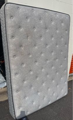Queen mattress and box spring