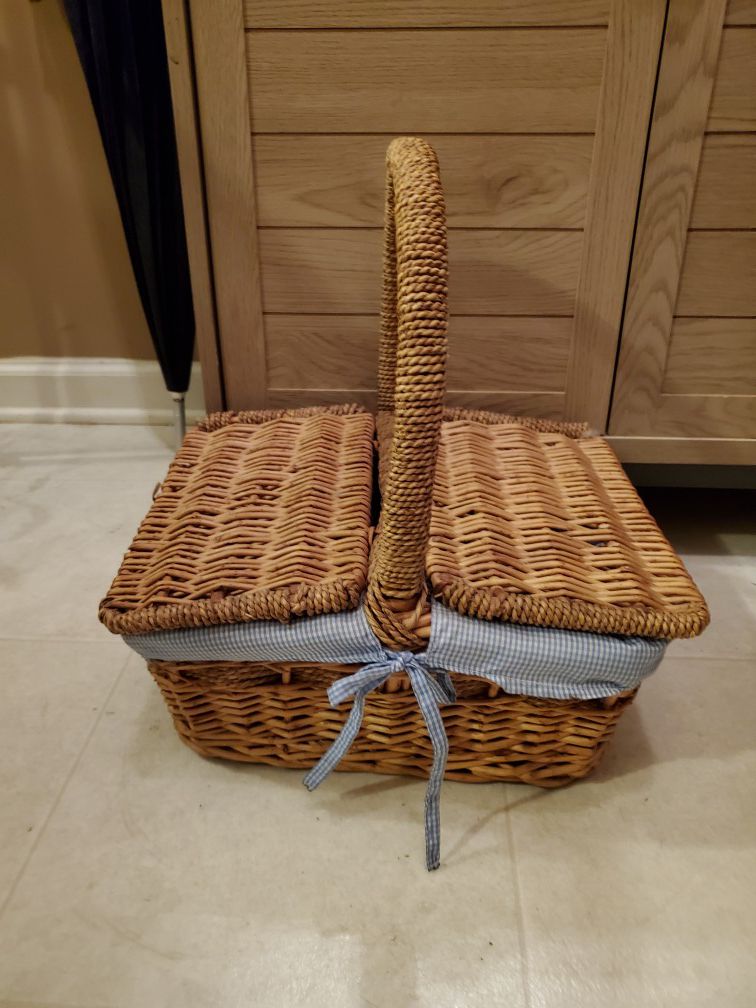 $10 cute picnic basket