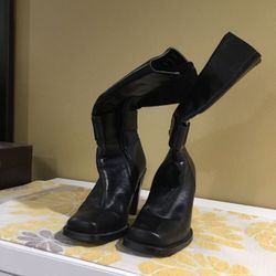 Black leather boots (Size 71/2) (Made in Brazil)