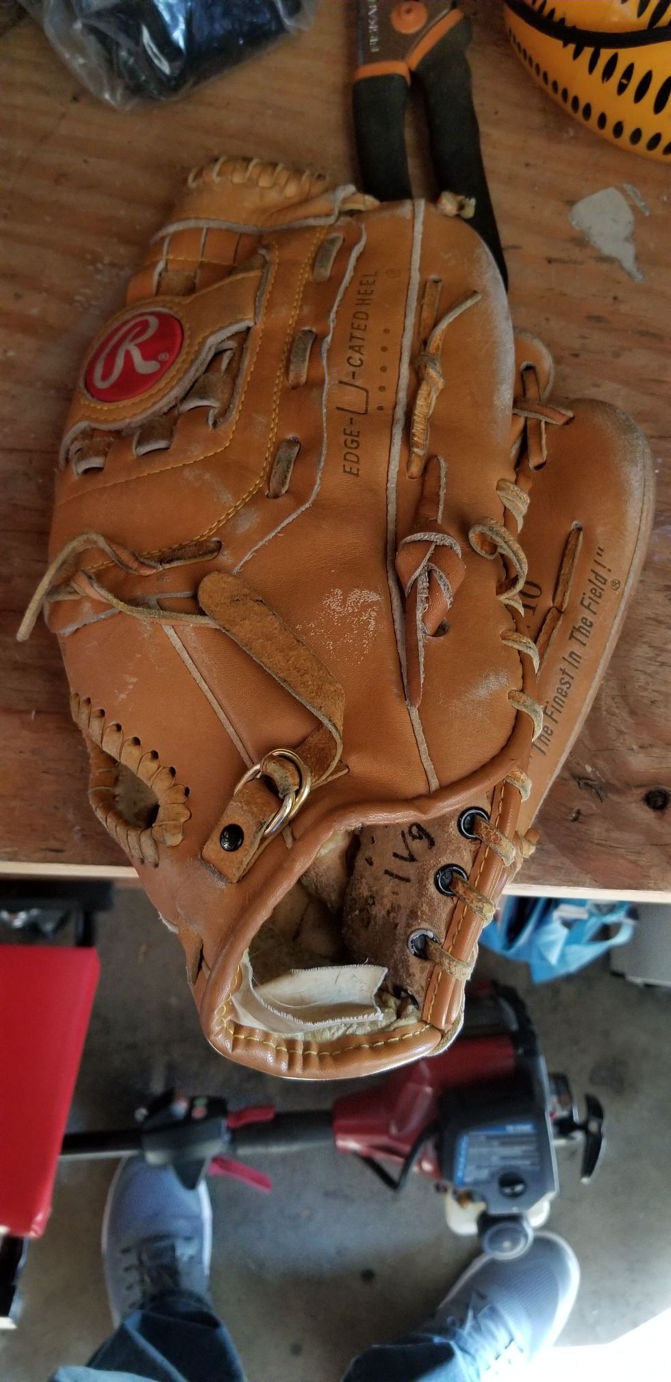 13" Rawlings baseball softball glove broken in