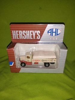 New Sealed AHL Hershey's Die Cast Metal Models Delivery Truck Mack Model BM 1:64