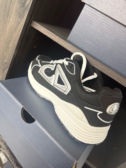 B32 shoes