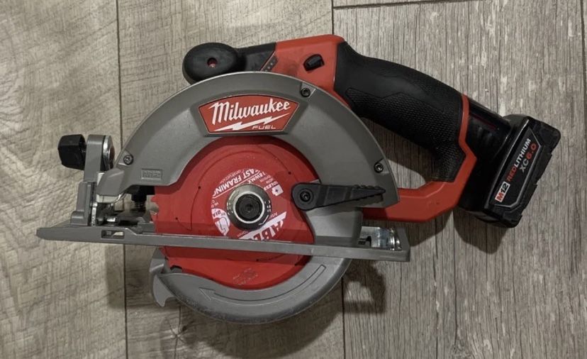 Milwaukee 5 3/8 Circular Saw