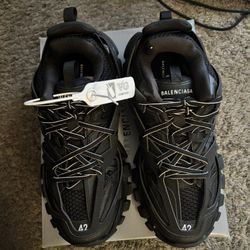 Men Balenciaga Tracks Size 9 Brand New With Box And Balenciaga Bag 