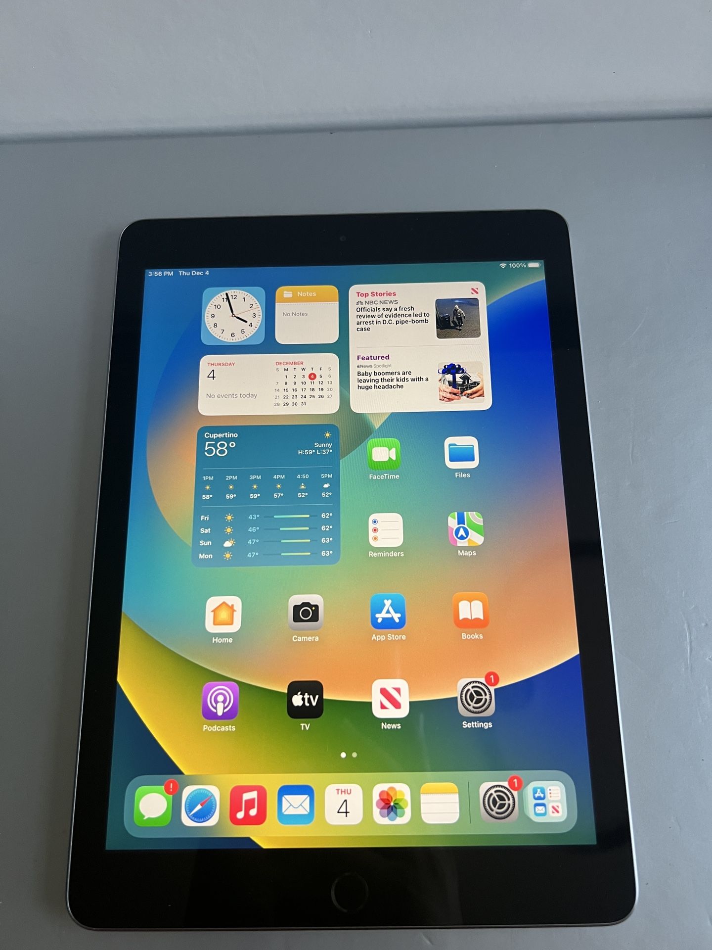 Apple iPad 5th Gen A1822 32GB Tablet 9.7” iOS 16 w/ Charger - $99