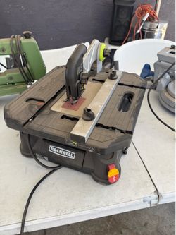 Rockwell blade runner tabletop saw
