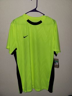 XL Nike DriFit Slim Fit Active Shirt
