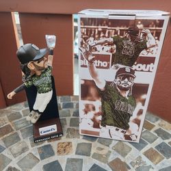 Fernando Tatis Jr Wall Catch Platinum Glove Bobblehead