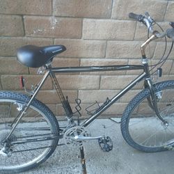 1987 SCHWINN HIGH SIERRA VINTAGE MOUNTAIN BIKE 
