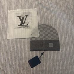 Lv hat