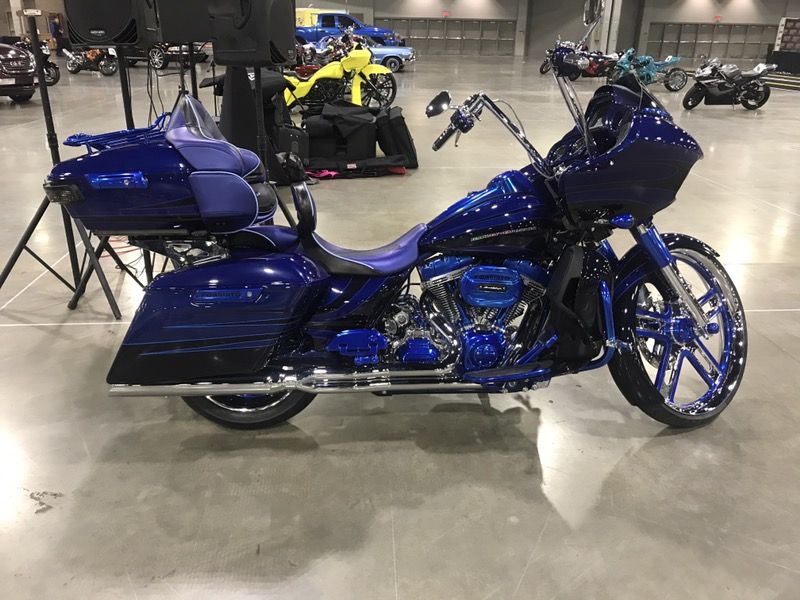 2014 CVO Road glide custom only 123 miles on the bike