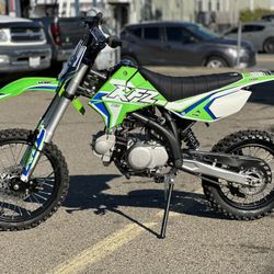 X18 Apollo 125cc Dirt Bike 4 Stroke CA Legal Dirt Bike