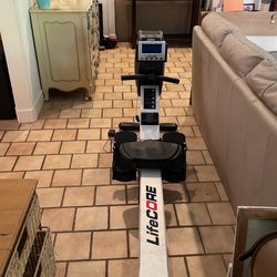 Life Core Rower 