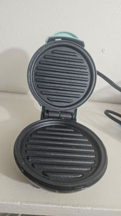 Mini waffle maker