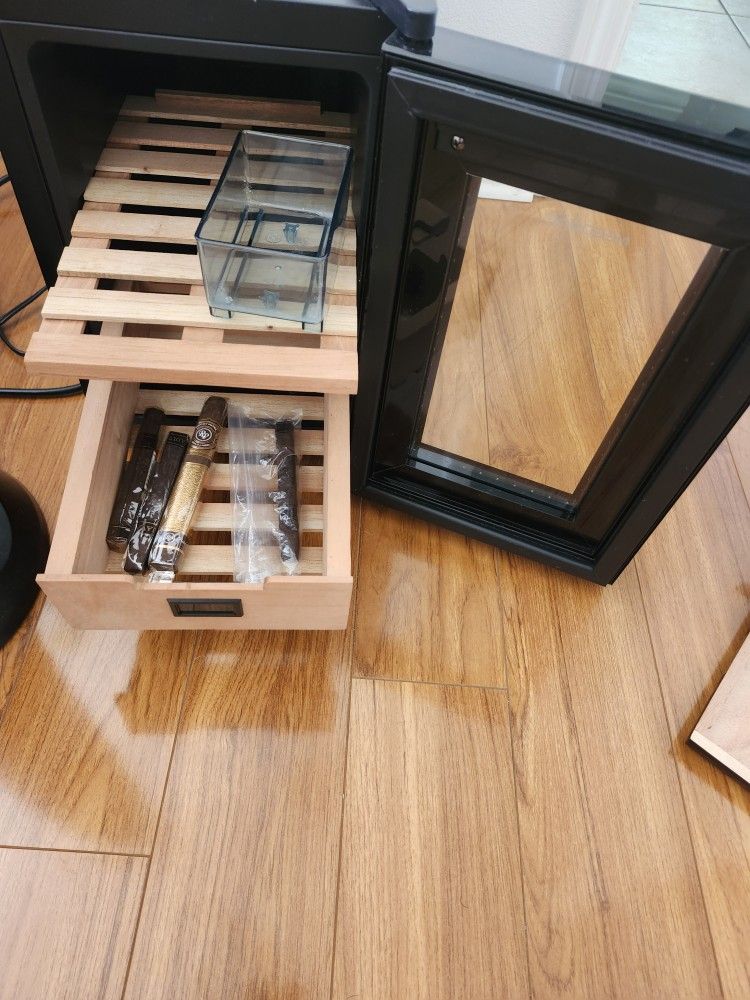 Humidor 16L with Cooling and Heating Temperature Control System, Electric Cabinet with Digital.
