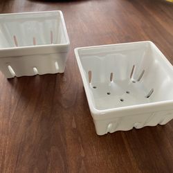 Crate And Barrel Porcelain White Berry Box Bowl