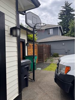 Basketball hoop