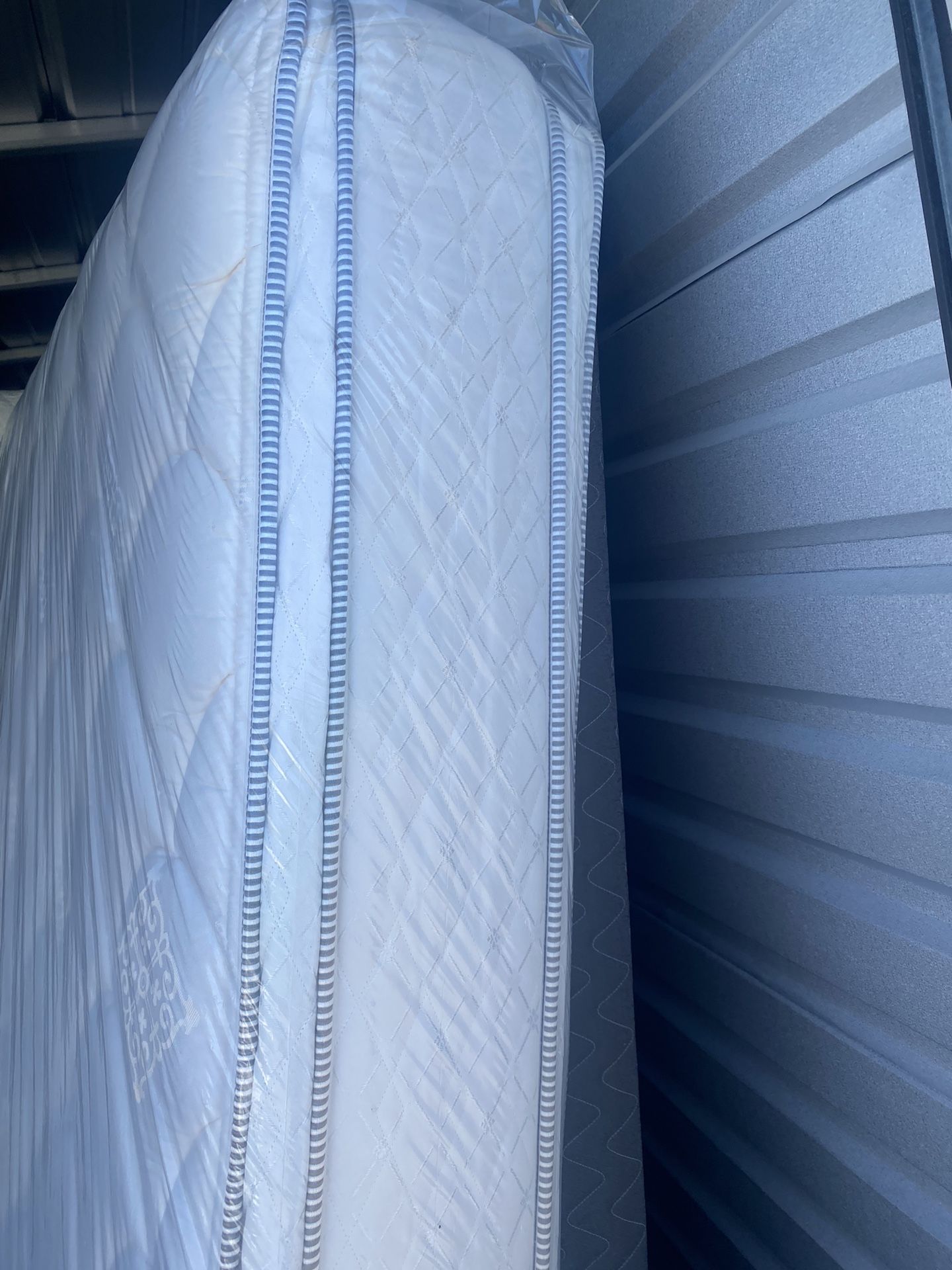 Queen Size Mattress And Box Spring