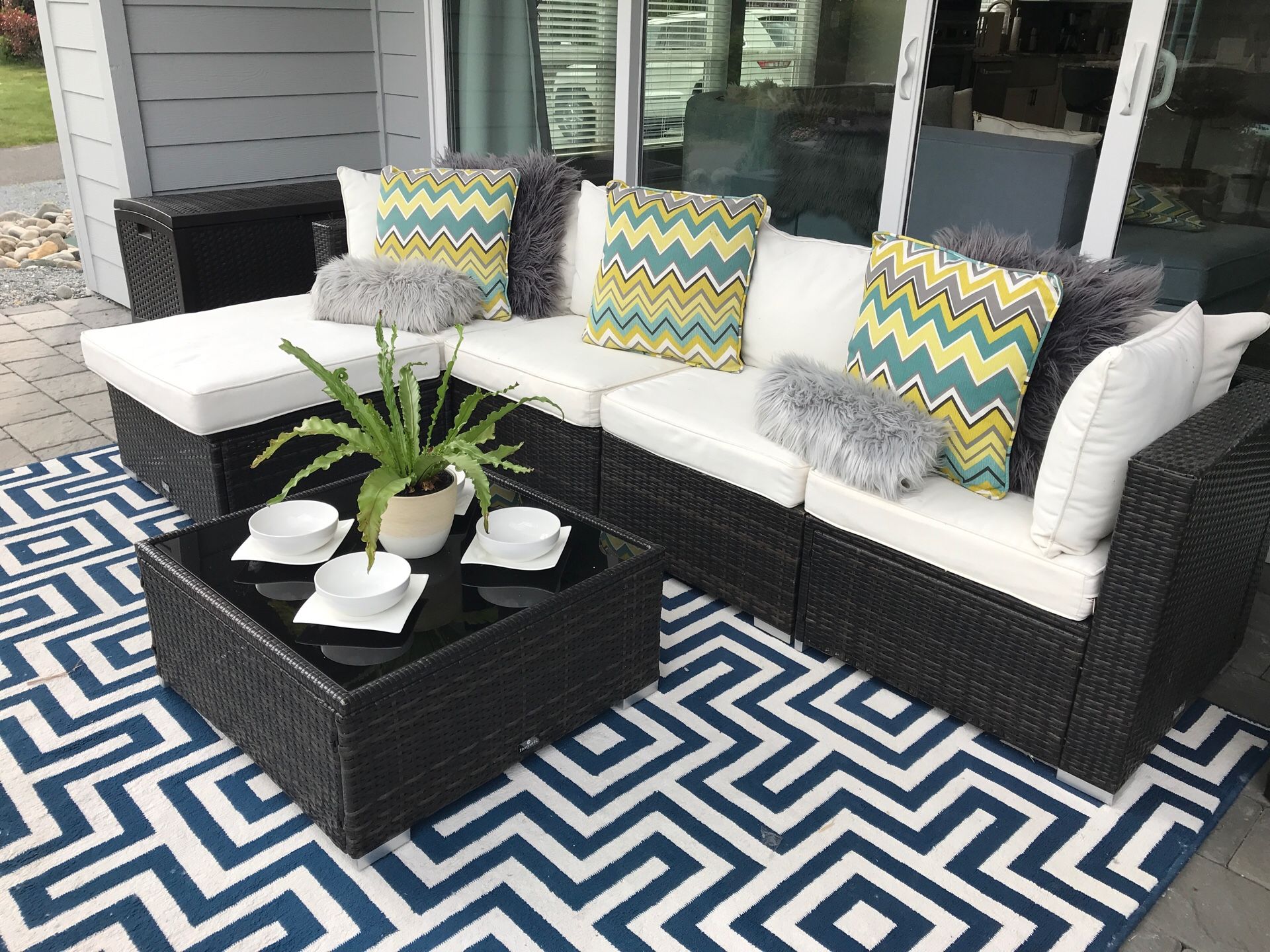 LIKE NEW BroyerK 6 piece espresso wicker seating for Sale in Bonney