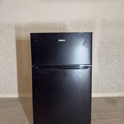 Galanz 3.1 cu ft two door mini fridge 