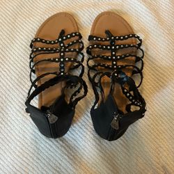 Size 10, Daisy Fuentes Black Strappy Backed Sandals