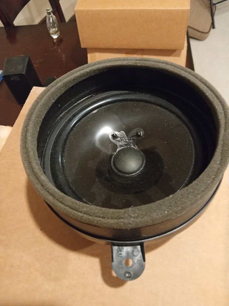 Automobile ront and rear Door Speakers Factory 4