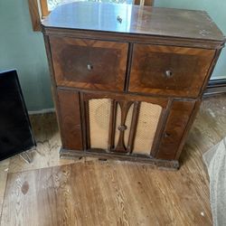 Antique Tube Radio