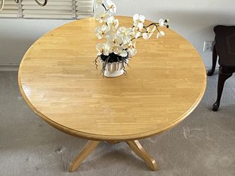 Oak Wood Round Table