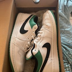 Jordan 1 Low Green/white Size 12