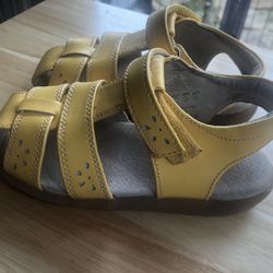 KIDS VELCRO STRAP SANDAL: Size 9
