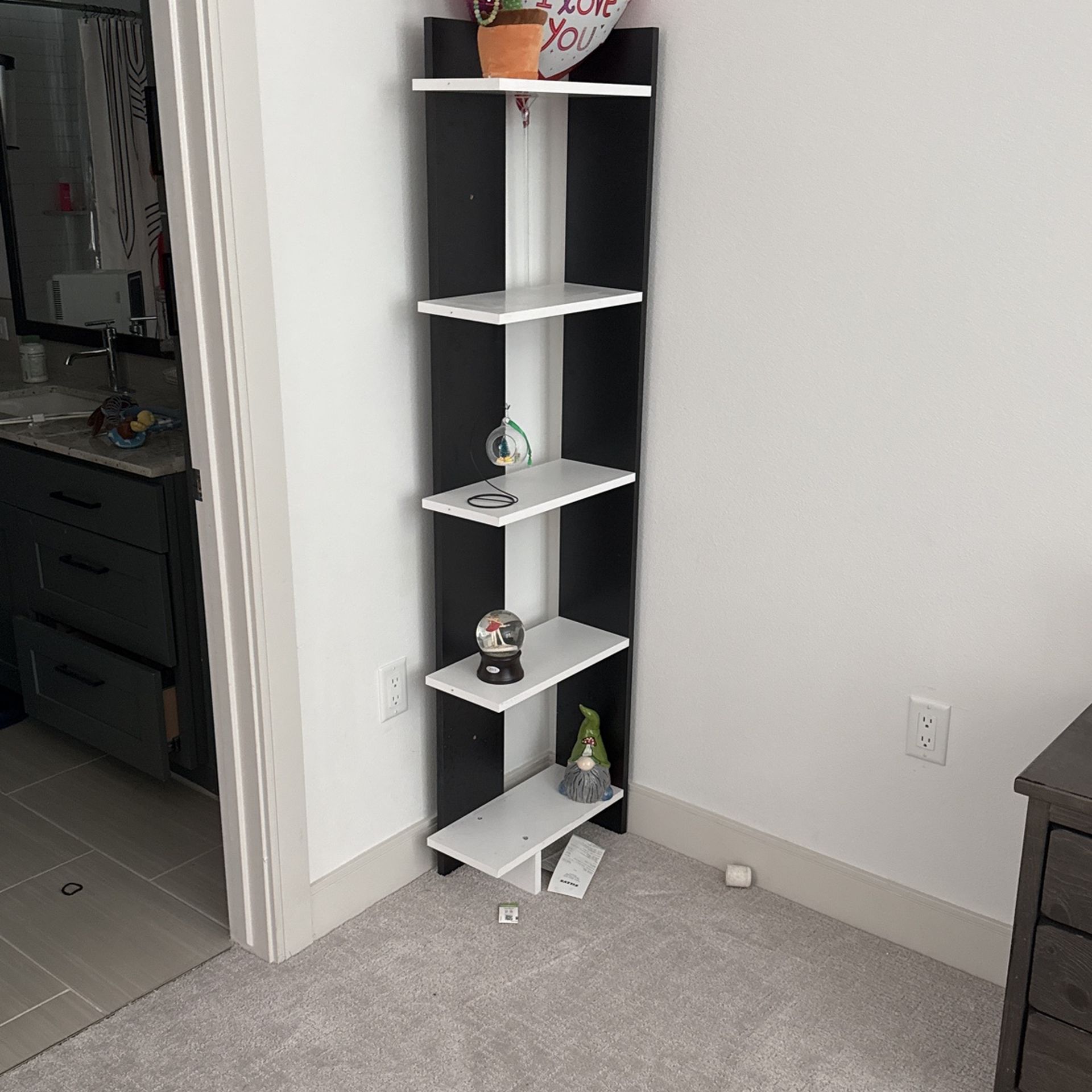 Corner Book Shelf