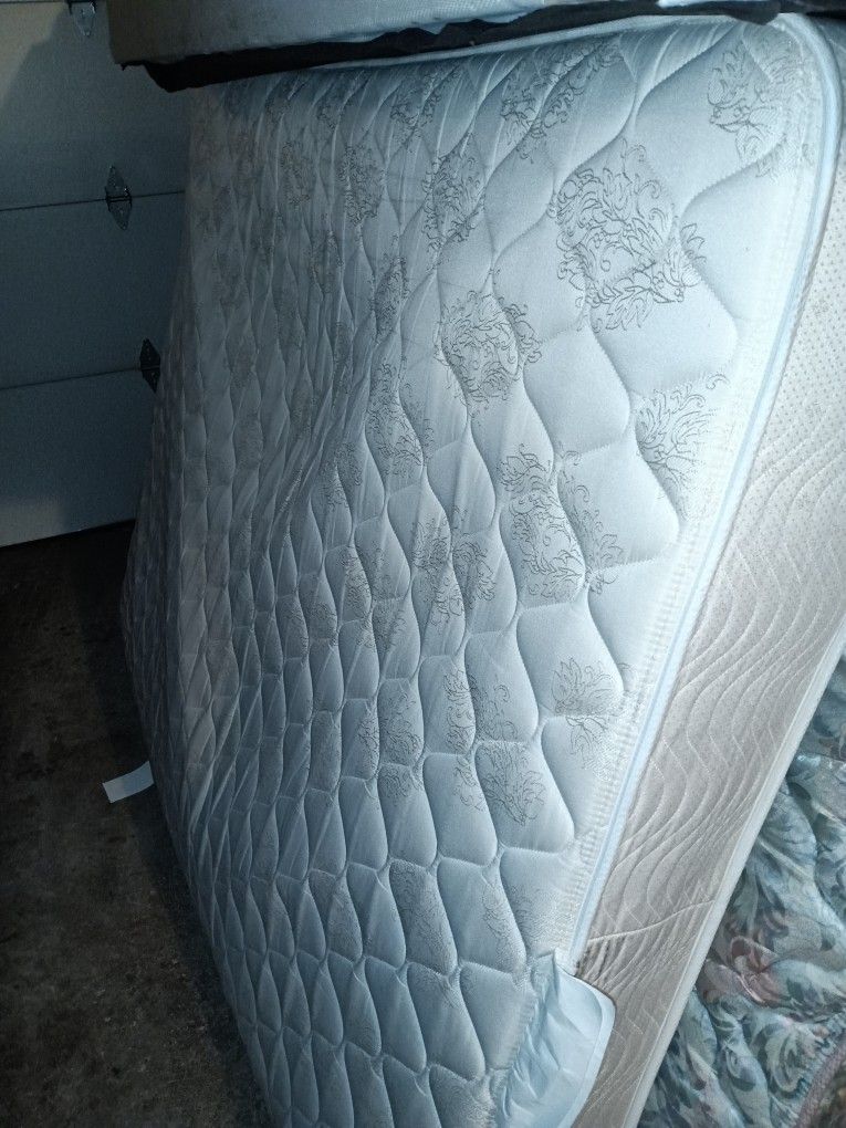 Fullsize Mattress And Box Spring